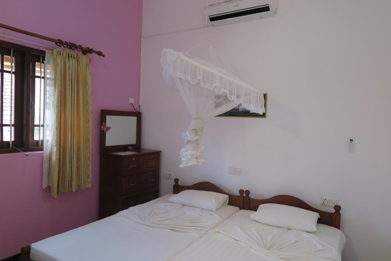 Villa16Hikkaduwa Room photo