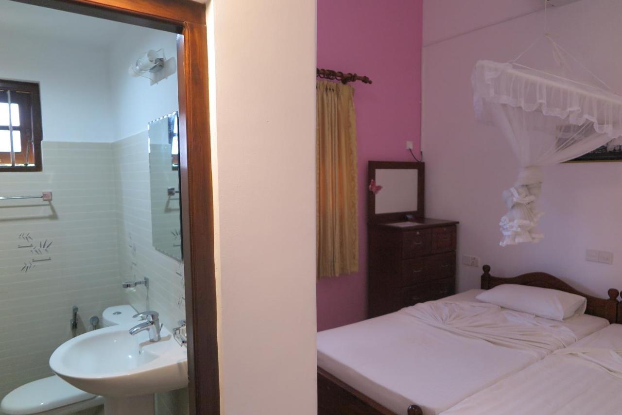 Villa16Hikkaduwa Room photo